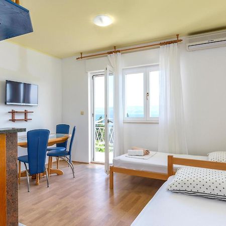 1 Bedroom Beautiful Apartment In Duce Luaran gambar