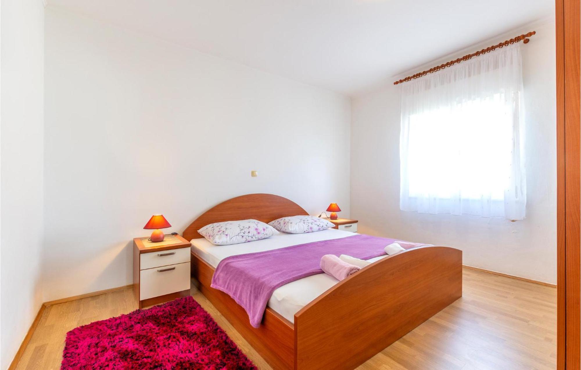 1 Bedroom Beautiful Apartment In Duce Luaran gambar