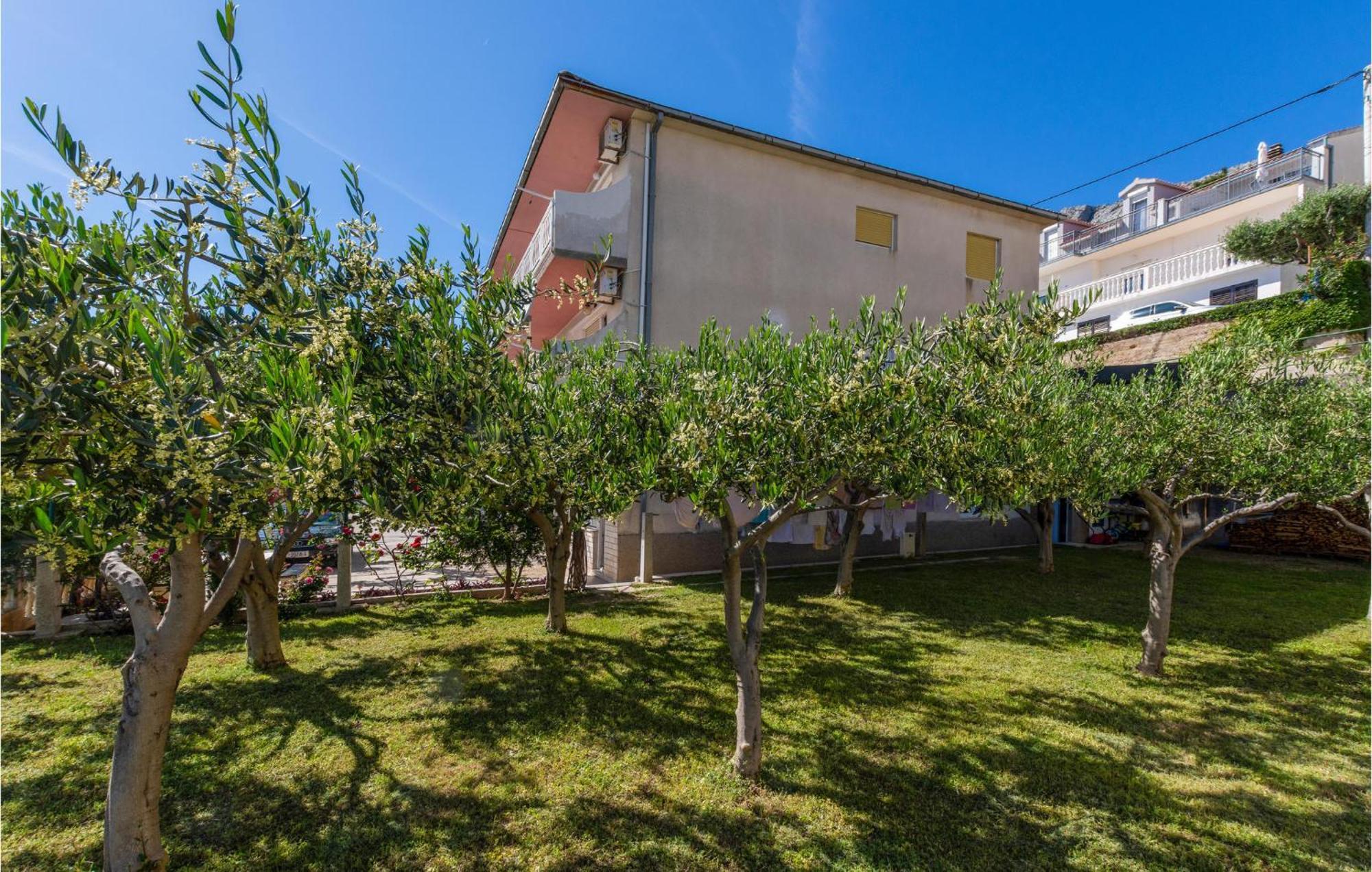 1 Bedroom Beautiful Apartment In Duce Luaran gambar